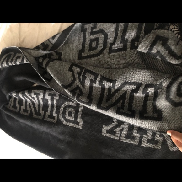 VS Pink Reversible Scarf - Picture 2 of 3